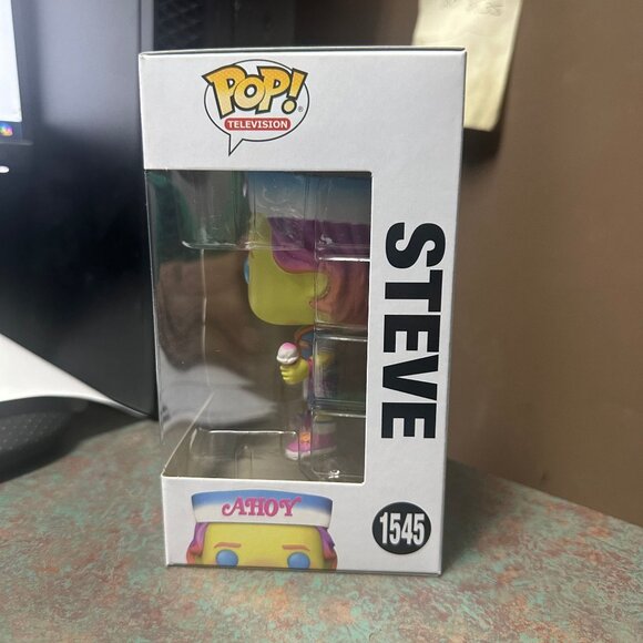 Funko POP! Netflix Stranger Things Scoops Ahoy Steve Figure #1545! - Picture 3 of 7